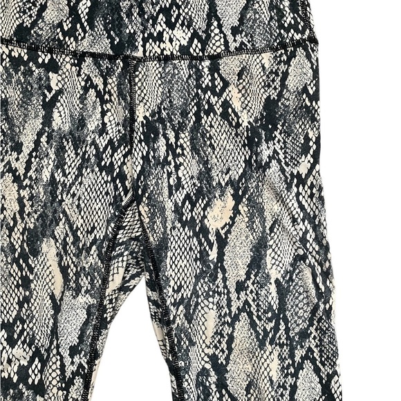 Python Print Workout Leggings Size Medium - Picture 4 of 4